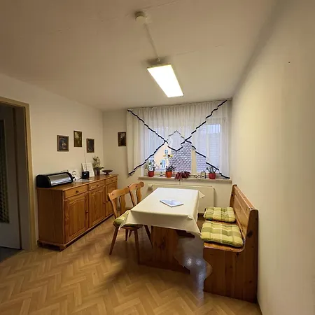 In 2 Erw Und 2 Hirschau