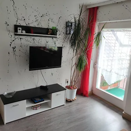 In 2 Erw Und 2 Appartement *